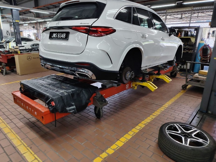 Mercedes-Benz Cycle & Carriage Bintang workshop