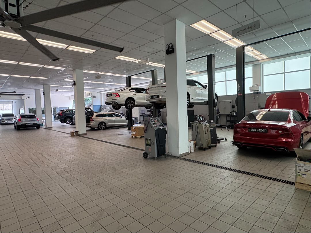 Volvo Sisma Auto Hub service bays